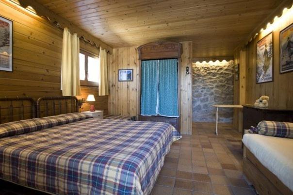 Bed and Breakfast Niu Dels Falcons Ла-Молина Номер фото